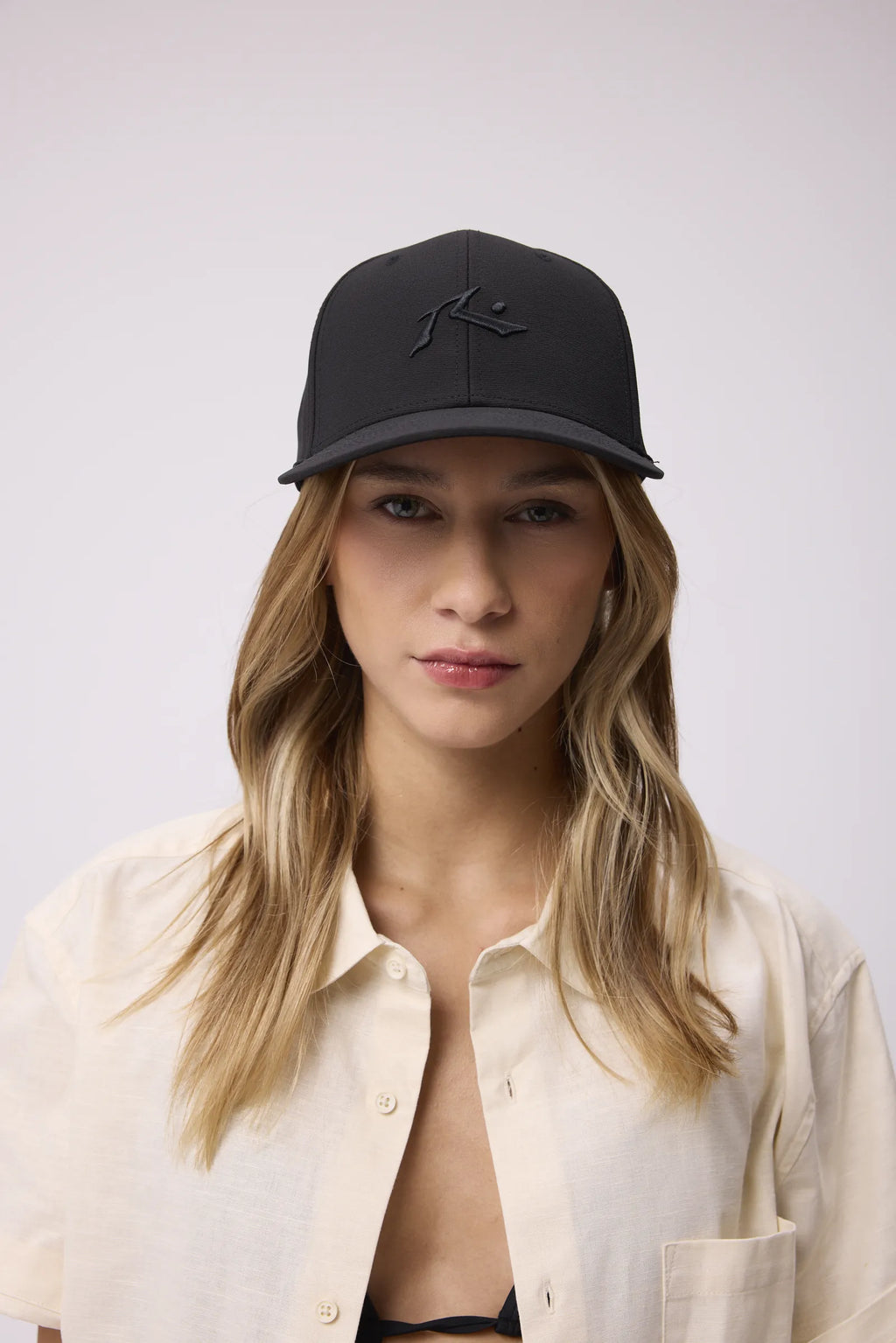 CAPIS BLACK