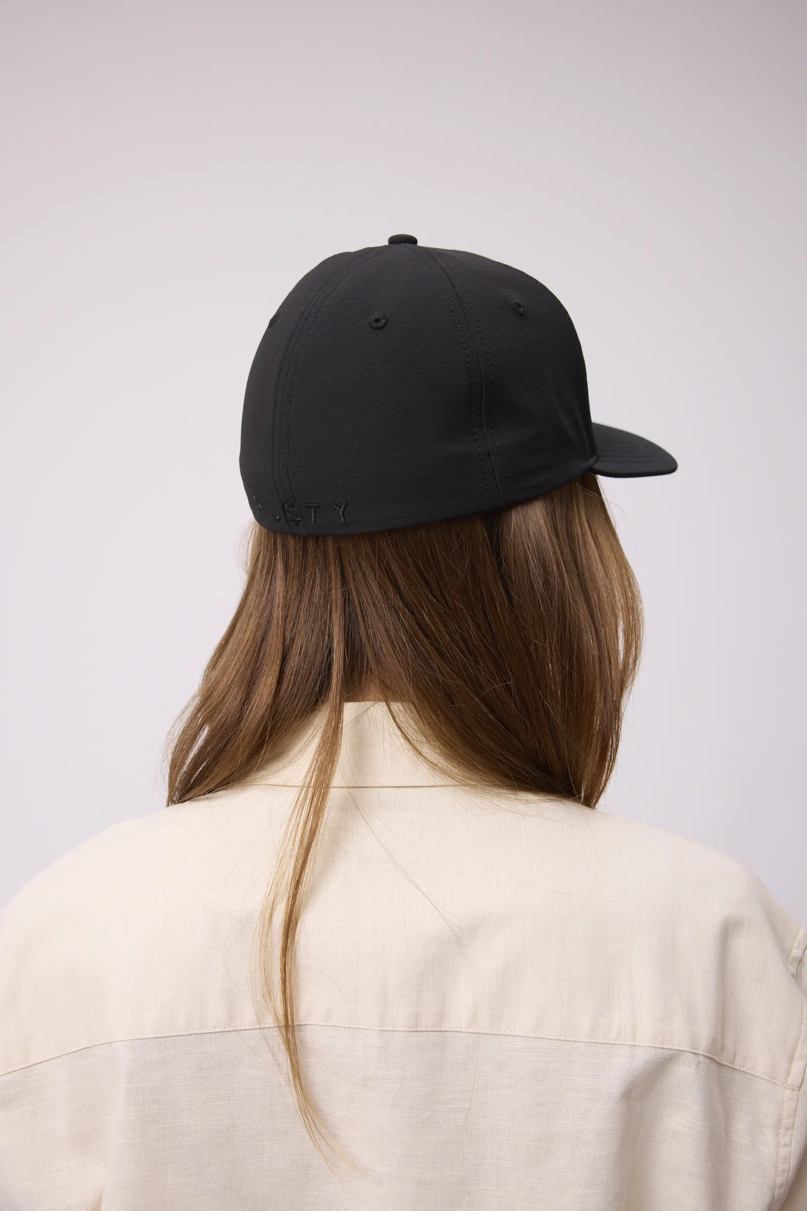CAPIS BLACK